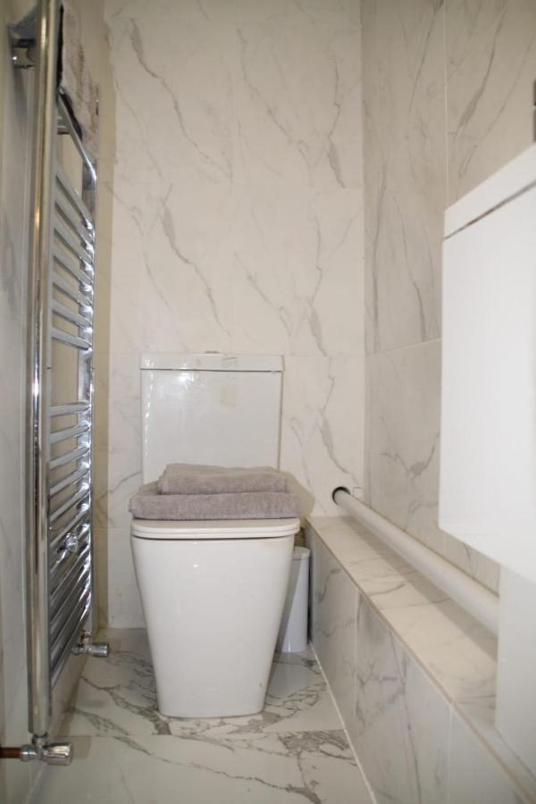Tidworth House 1905 - Self Catering Serviced Apartment מראה חיצוני תמונה