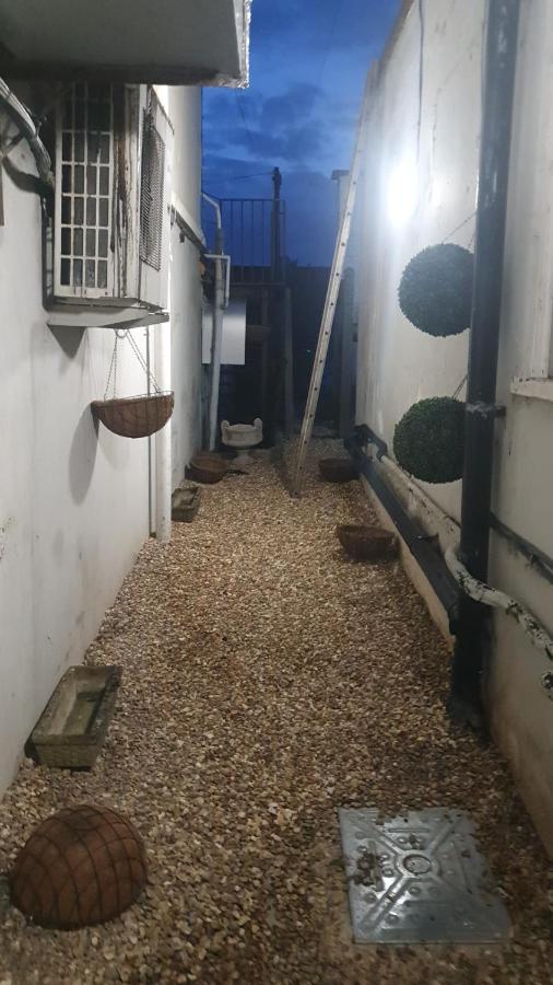 Tidworth House 1905 - Self Catering Serviced Apartment מראה חיצוני תמונה